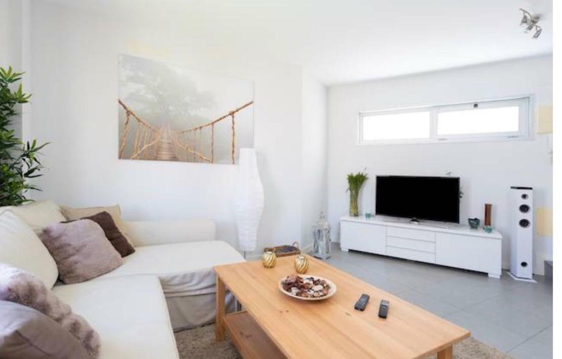 Sea View Apartment In El Medano With Pool & Private Parking Space Exterior photo